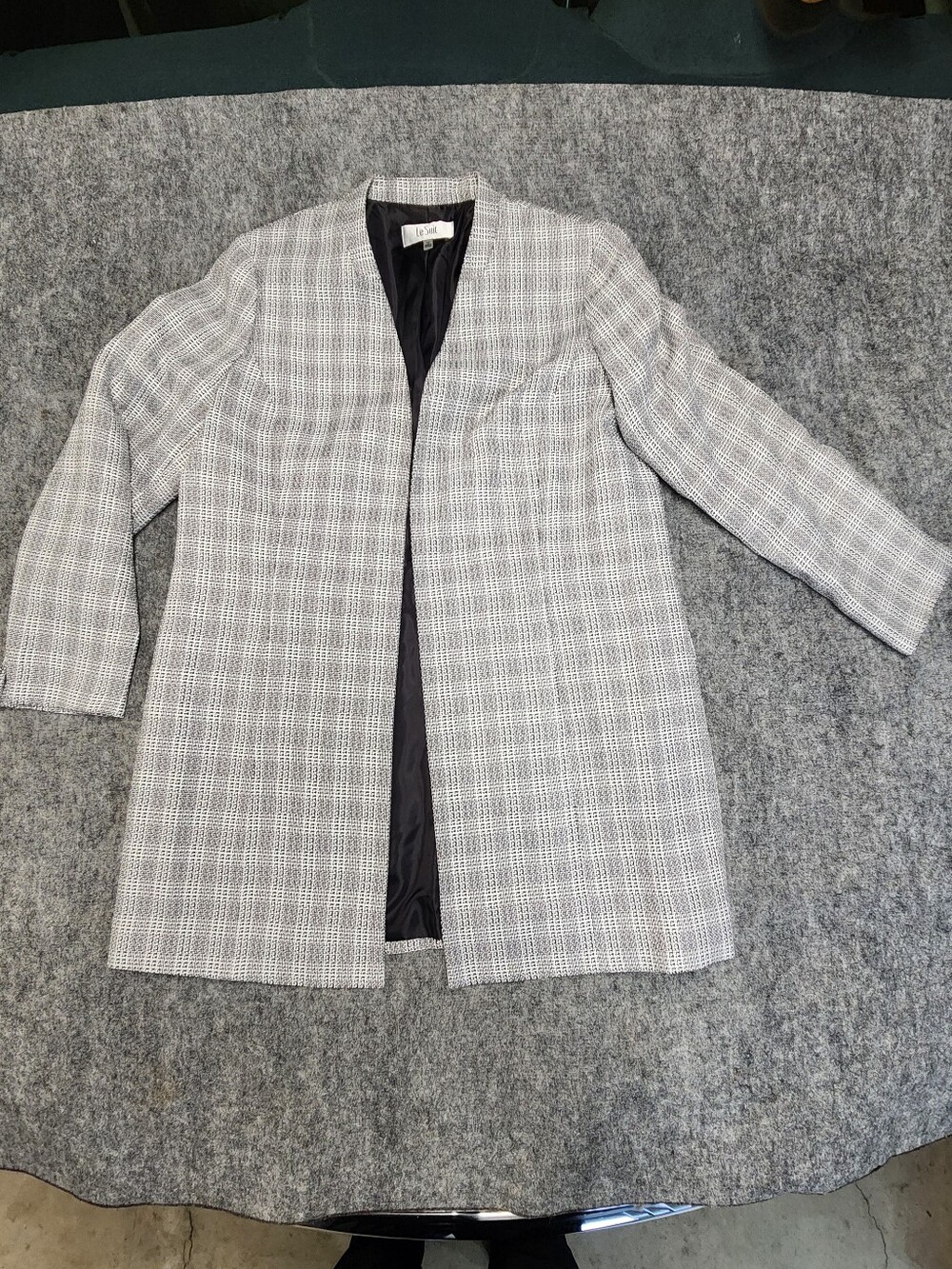 Le Suit Gray Plaid Collarless Longline Blazer
